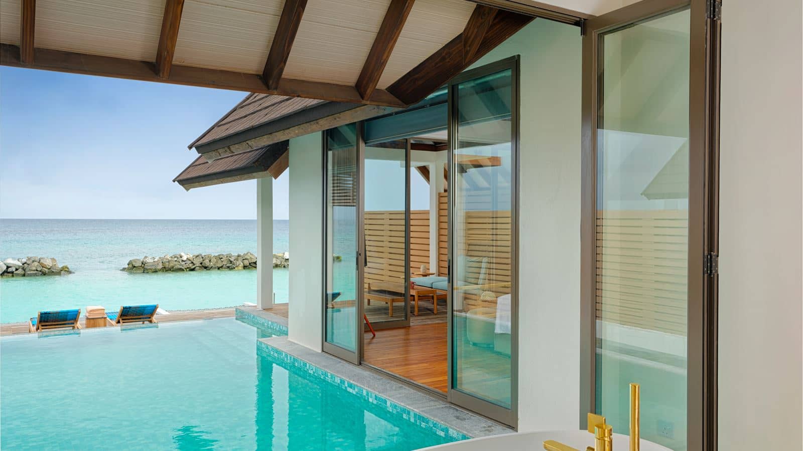 rooms-semiocean-pool-suite