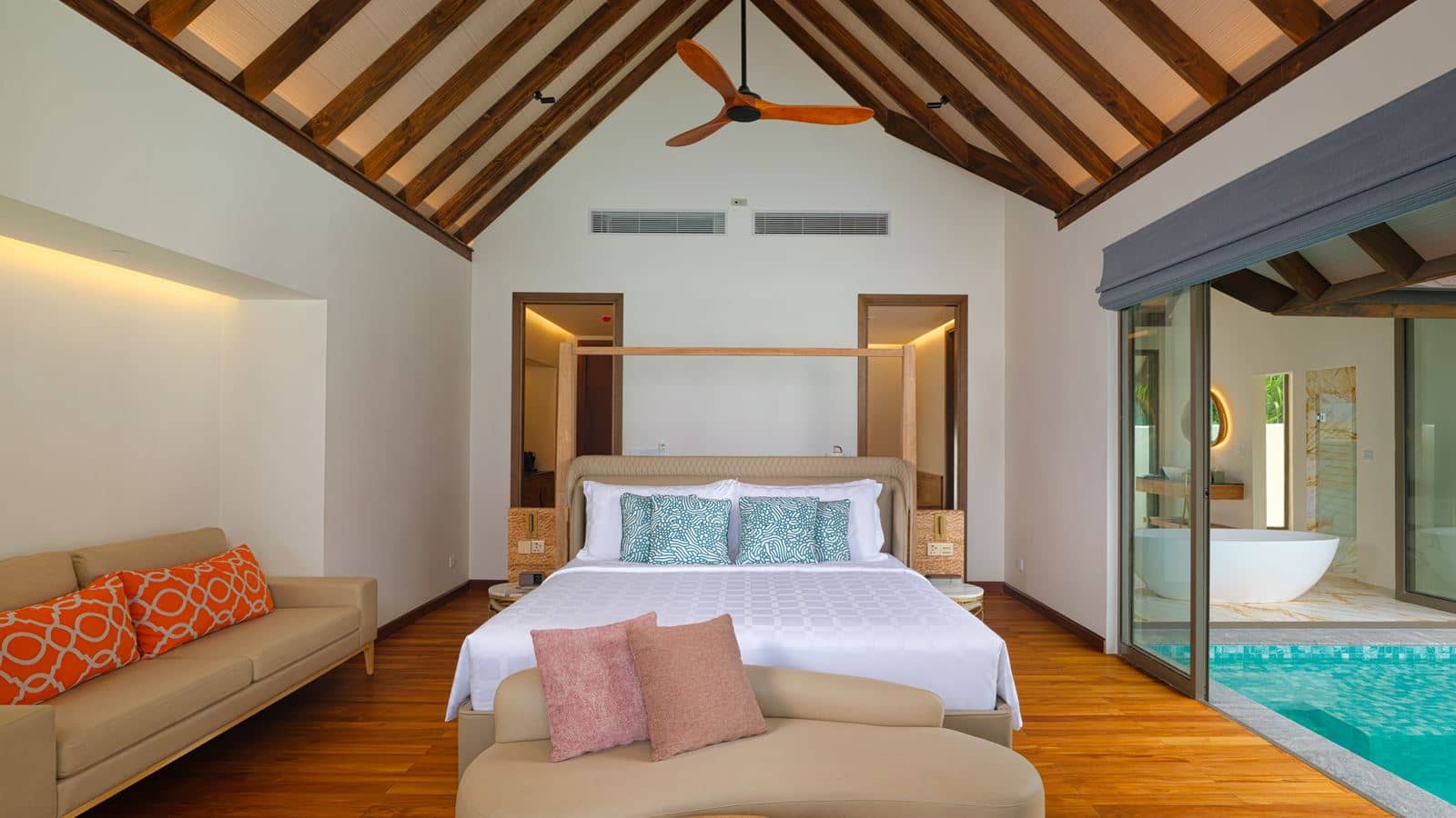 rooms-semiocean-pool-suite
