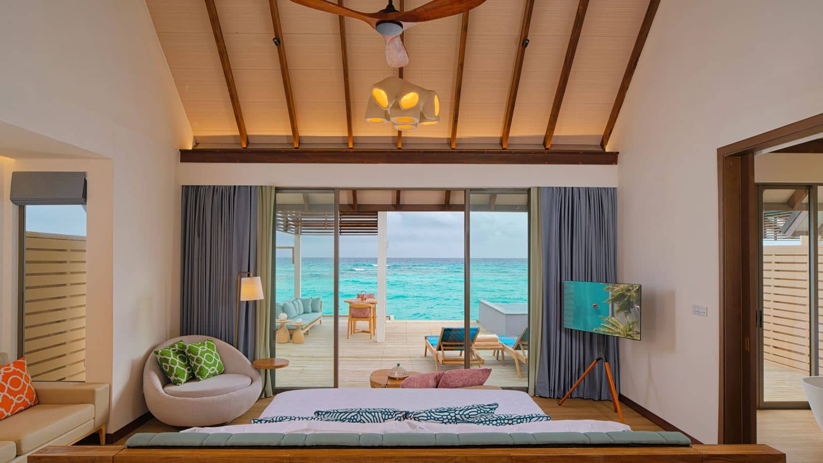 rooms-water-pool-suite-with-slide