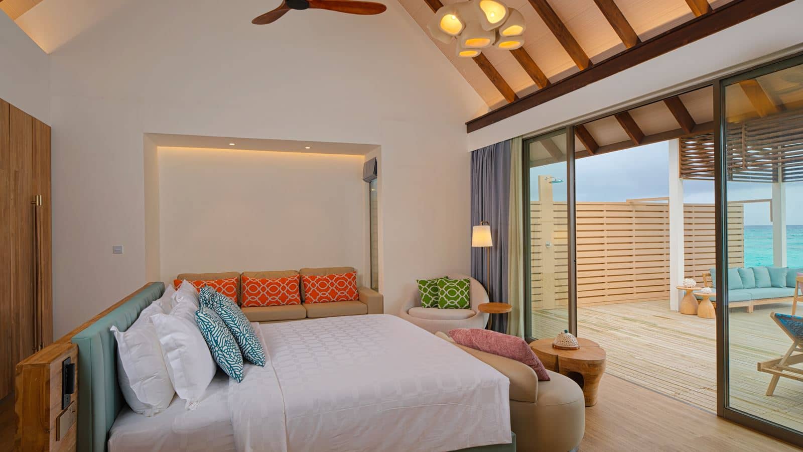 rooms-water-pool-suite-with-slide