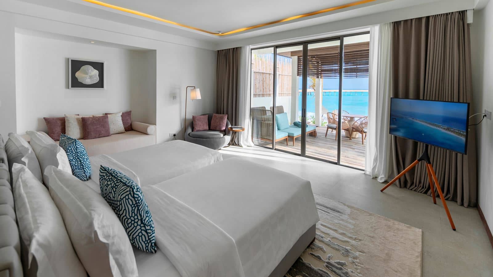 rooms-two-bedroom-beach-pool-suite