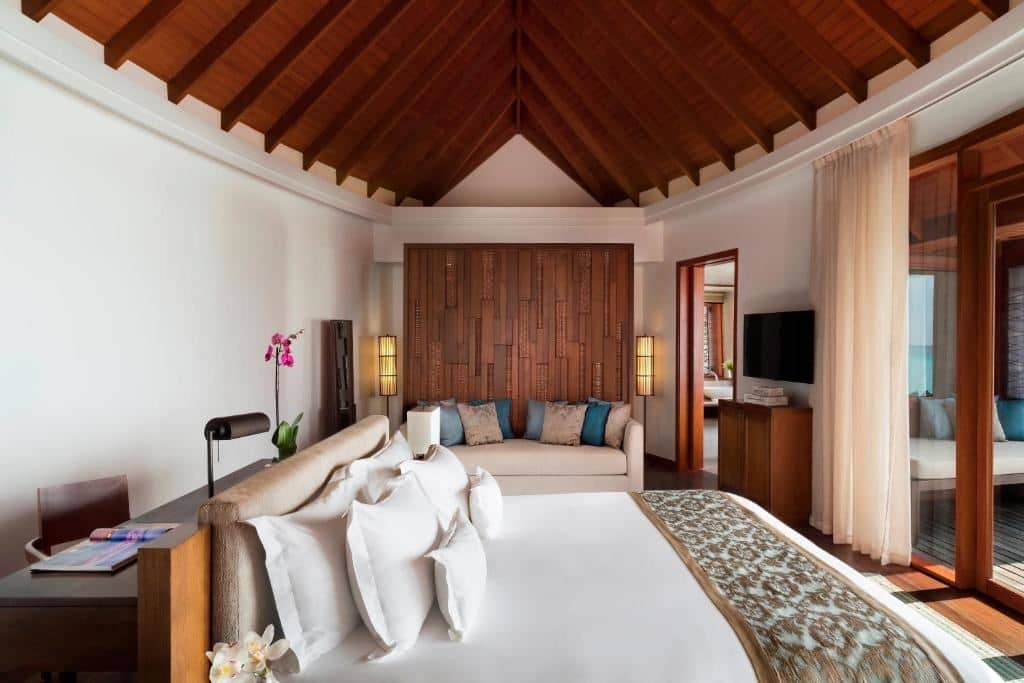 rooms-sunset-overwater-pool-suite