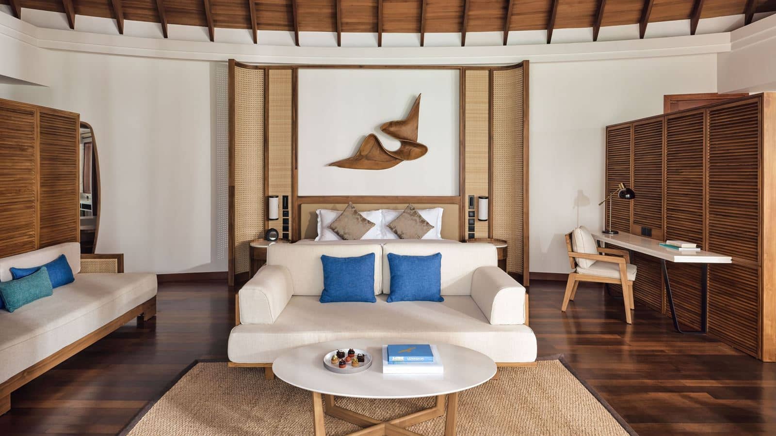 rooms-sunset-over-water-suite