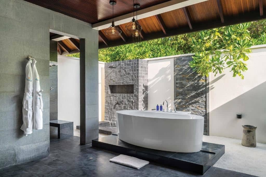 rooms-kanifushi-grand-pool-villa