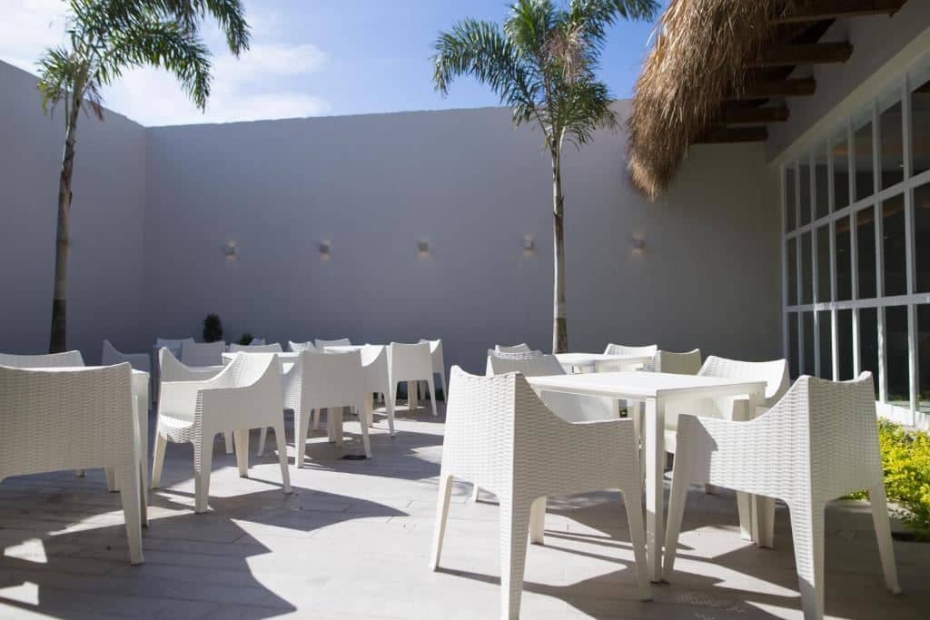 restaurants-main-building