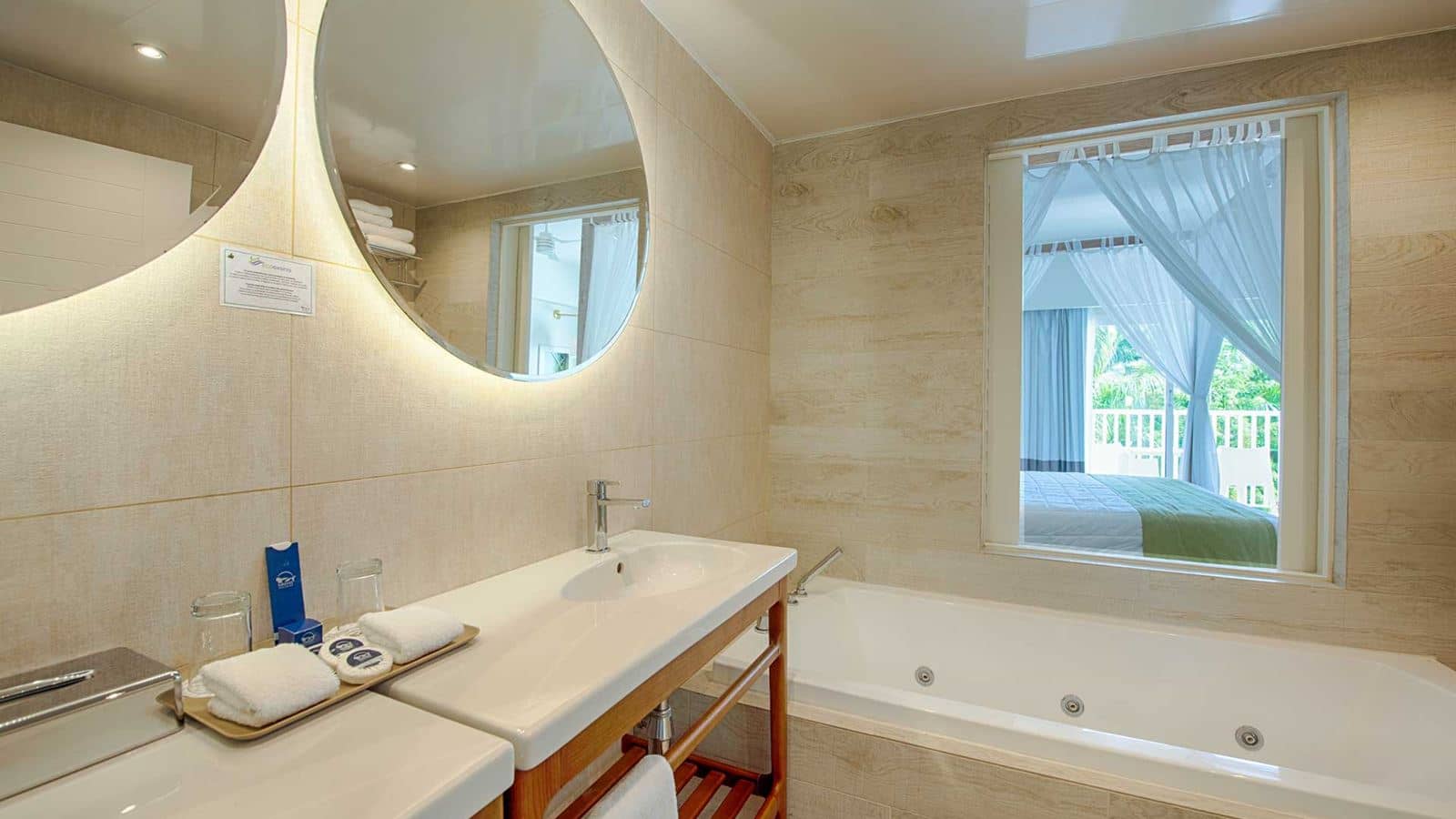 rooms-romance-double-room