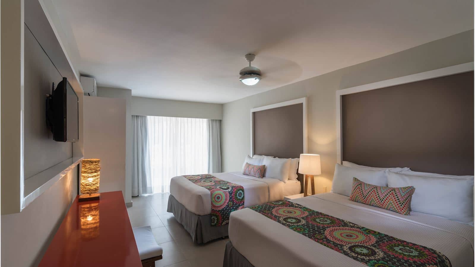 rooms-deluxe-room