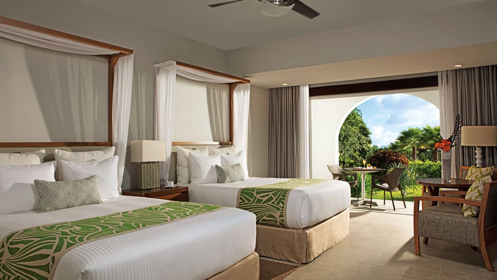 rooms-deluxe-tropical-view
