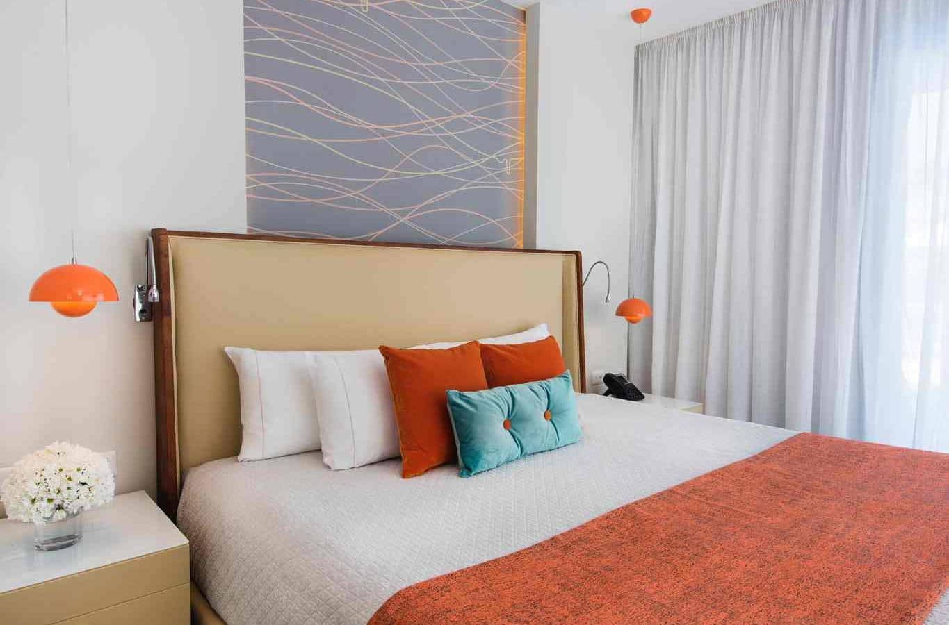 rooms-swank-wraparound-swimup-suite