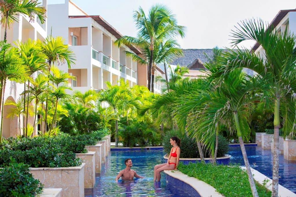 rooms-luxury-swim-out-room-diamond-club