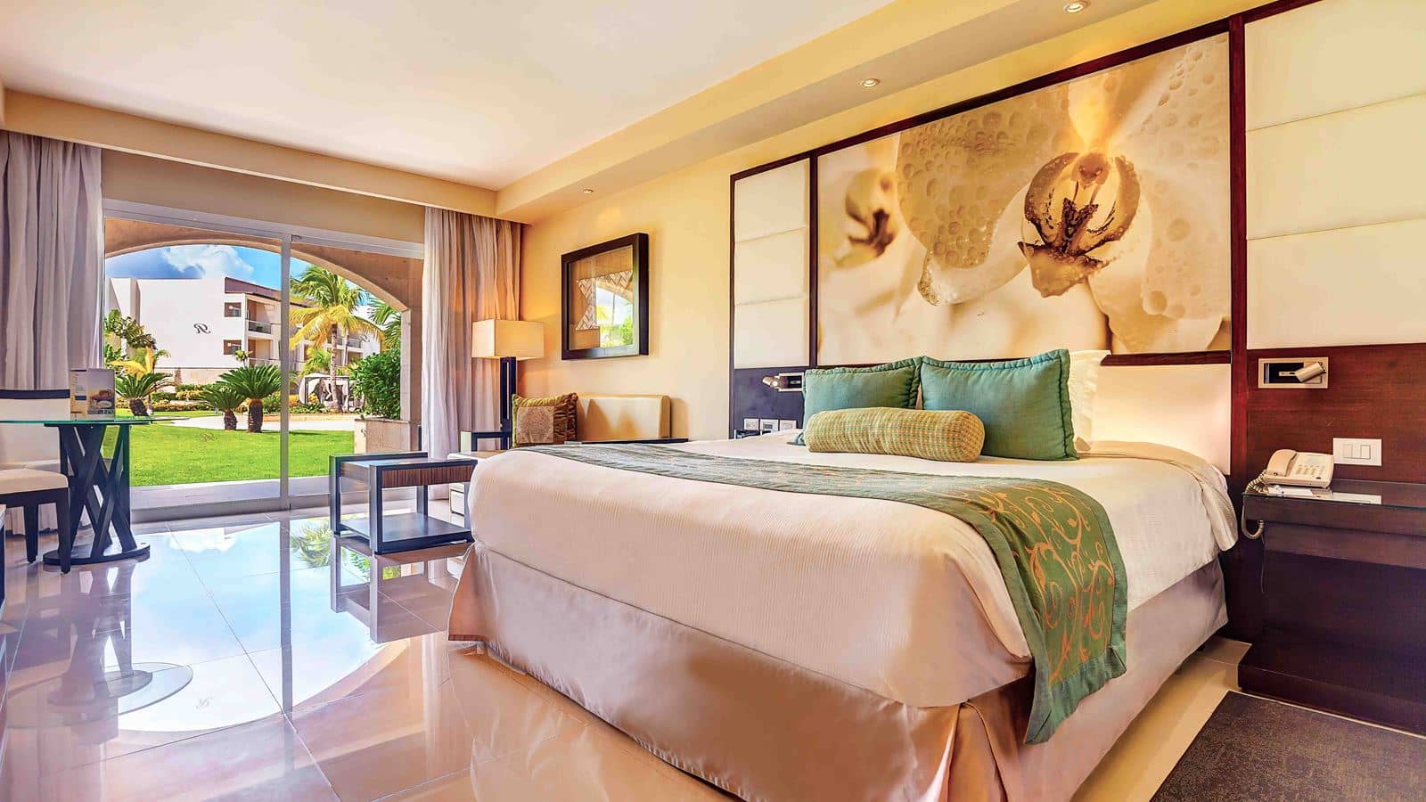 rooms-luxury-room