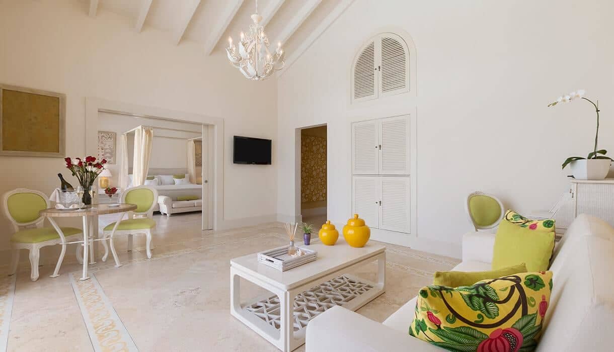 rooms-luxury-pool-family-suite