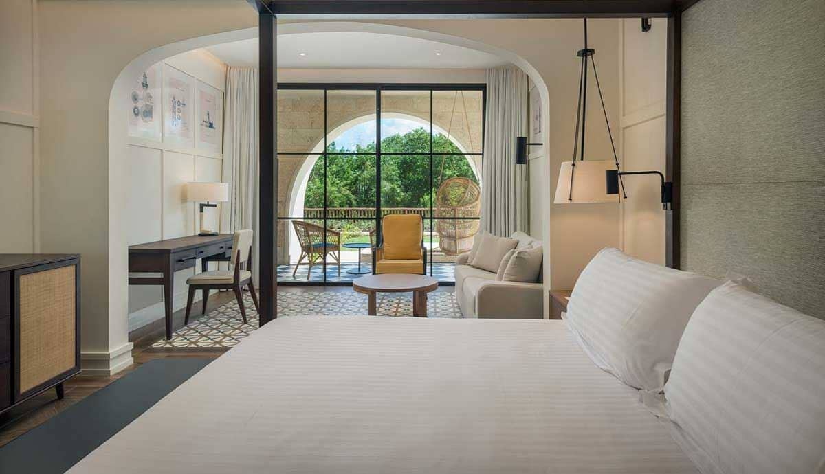 rooms-junior-suite-daisy-garden-view
