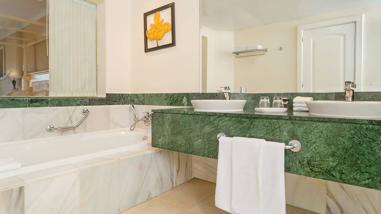 rooms-1-king-bed-junior-suite