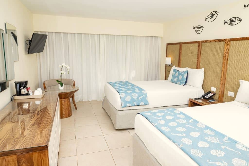 rooms-pool-view
