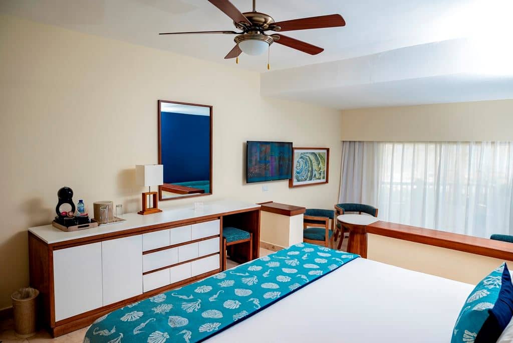 rooms-junior-suite-premium-ocean-front