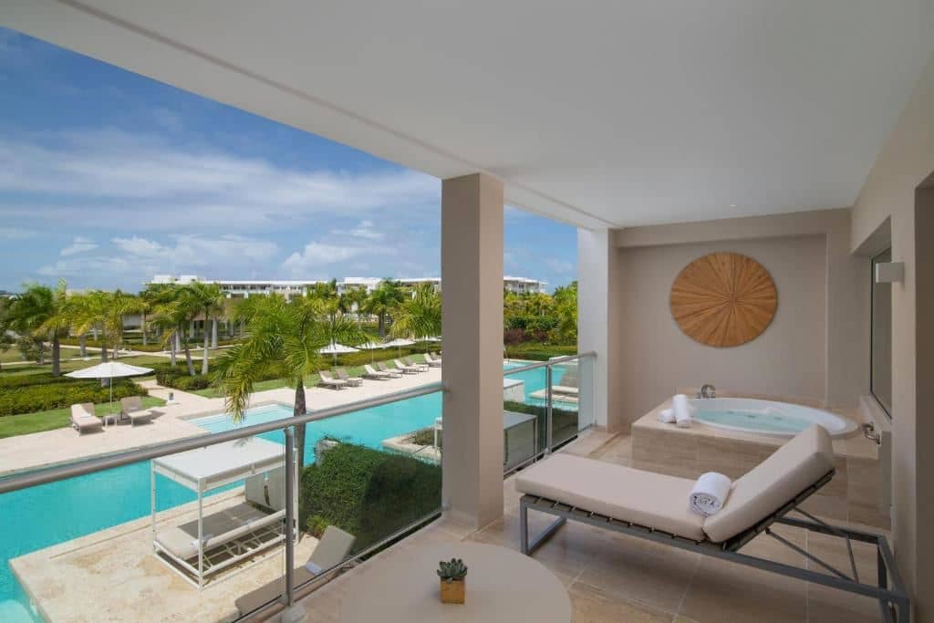 rooms-two-bedroom-master-suite