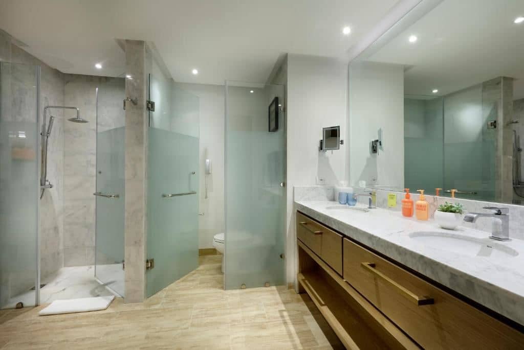 rooms-two-bedroom-master-suite