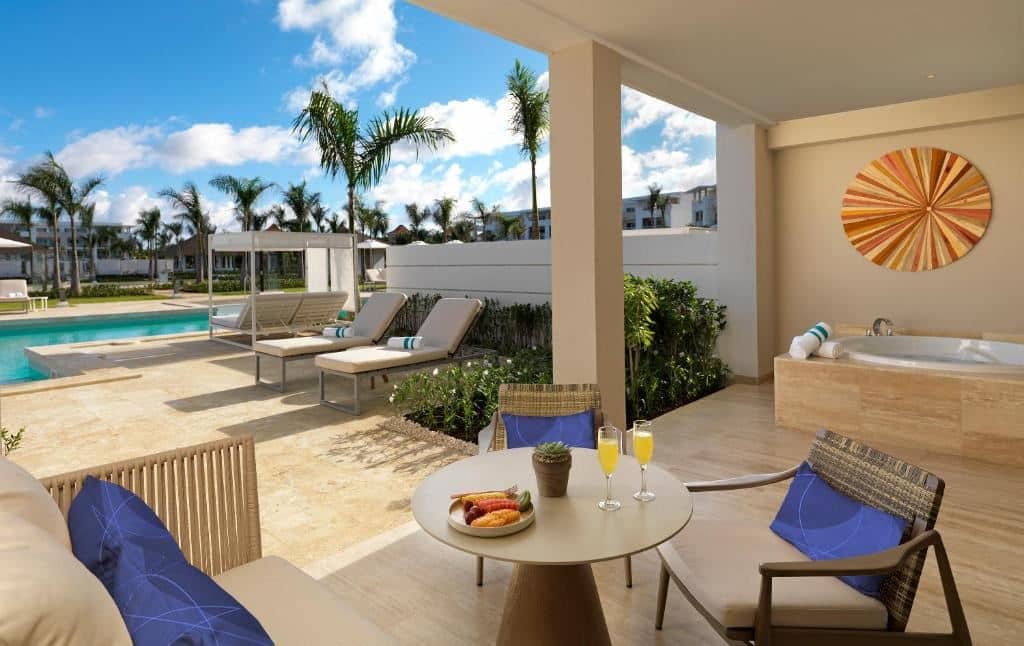 rooms-two-bedroom-master-suite-swim-up
