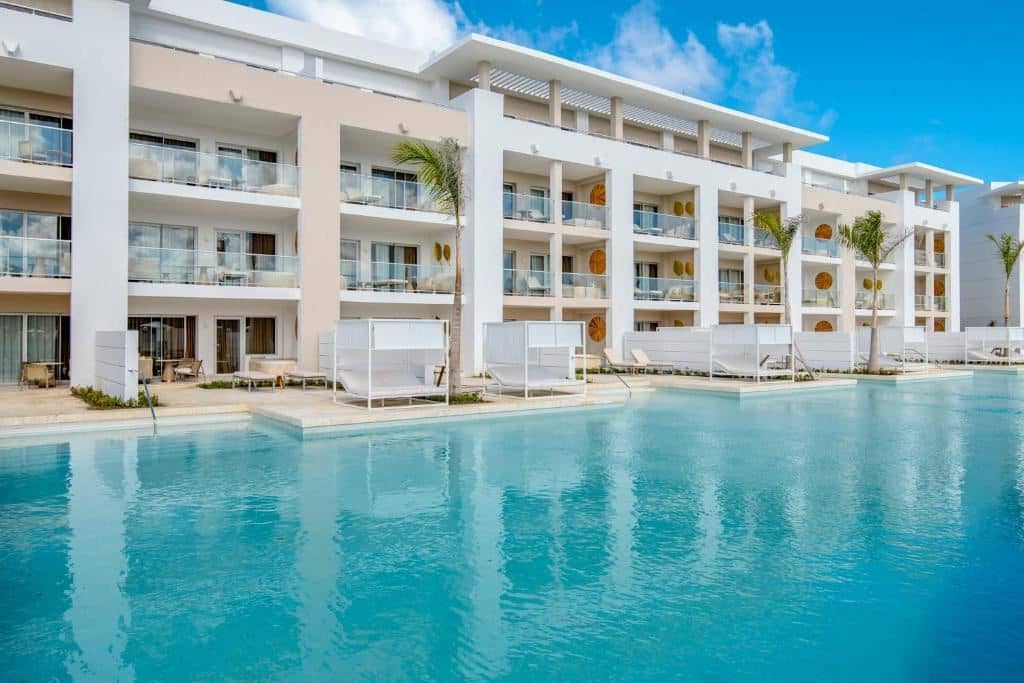 rooms-family-concierge-suite-swim-up