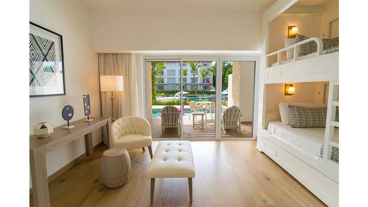 rooms-family-club-junior-suite-swimout