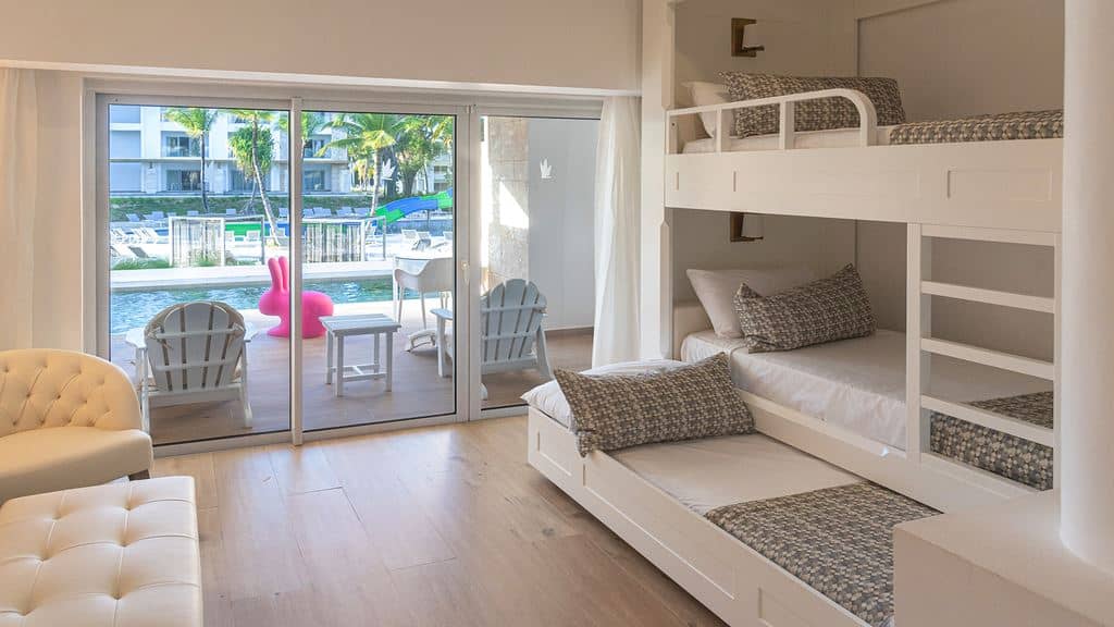 rooms-family-club-junior-suite-swimout