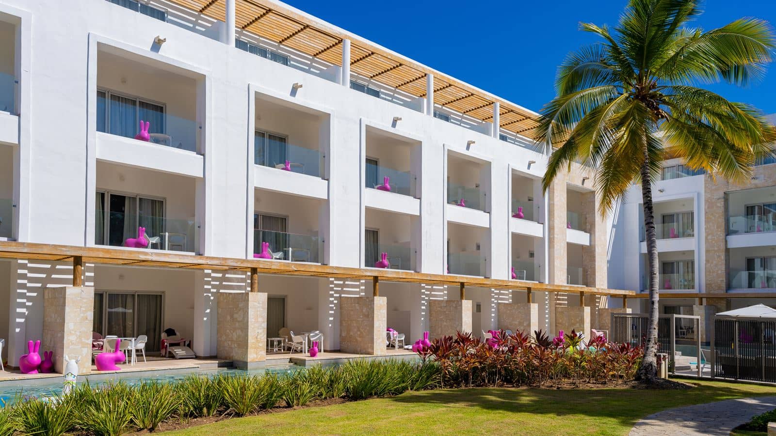 rooms-family-club-junior-suite-swimout