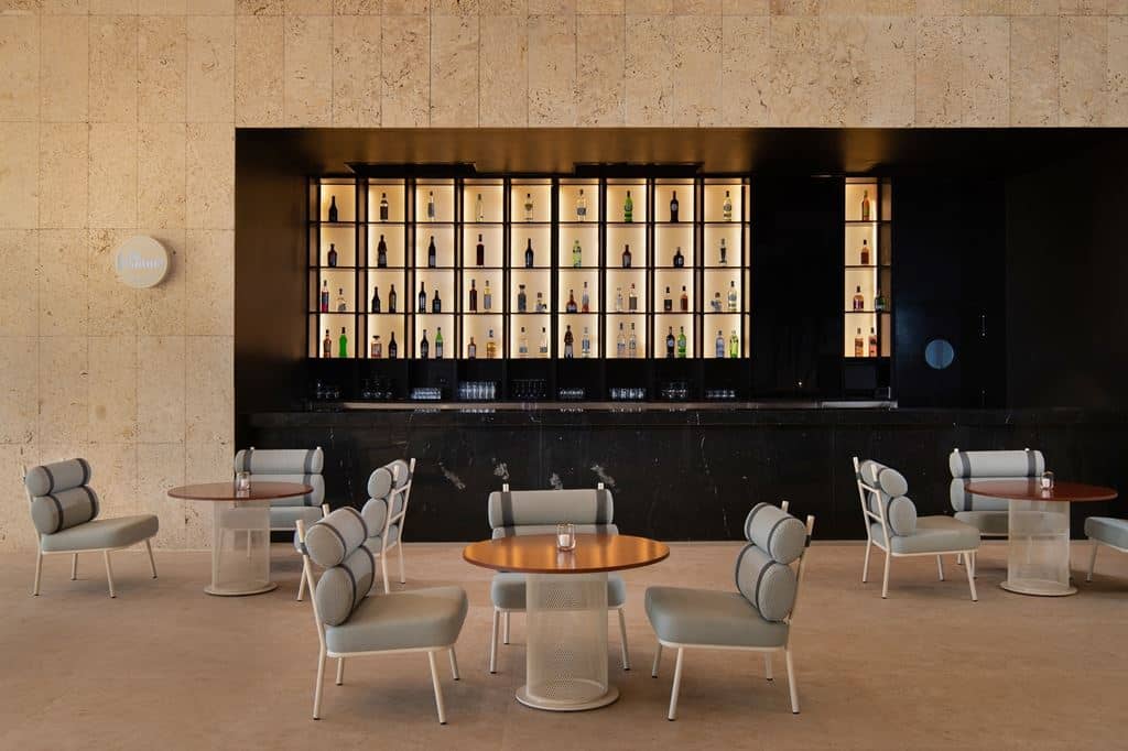 bars-the-strainer-lobby-bar