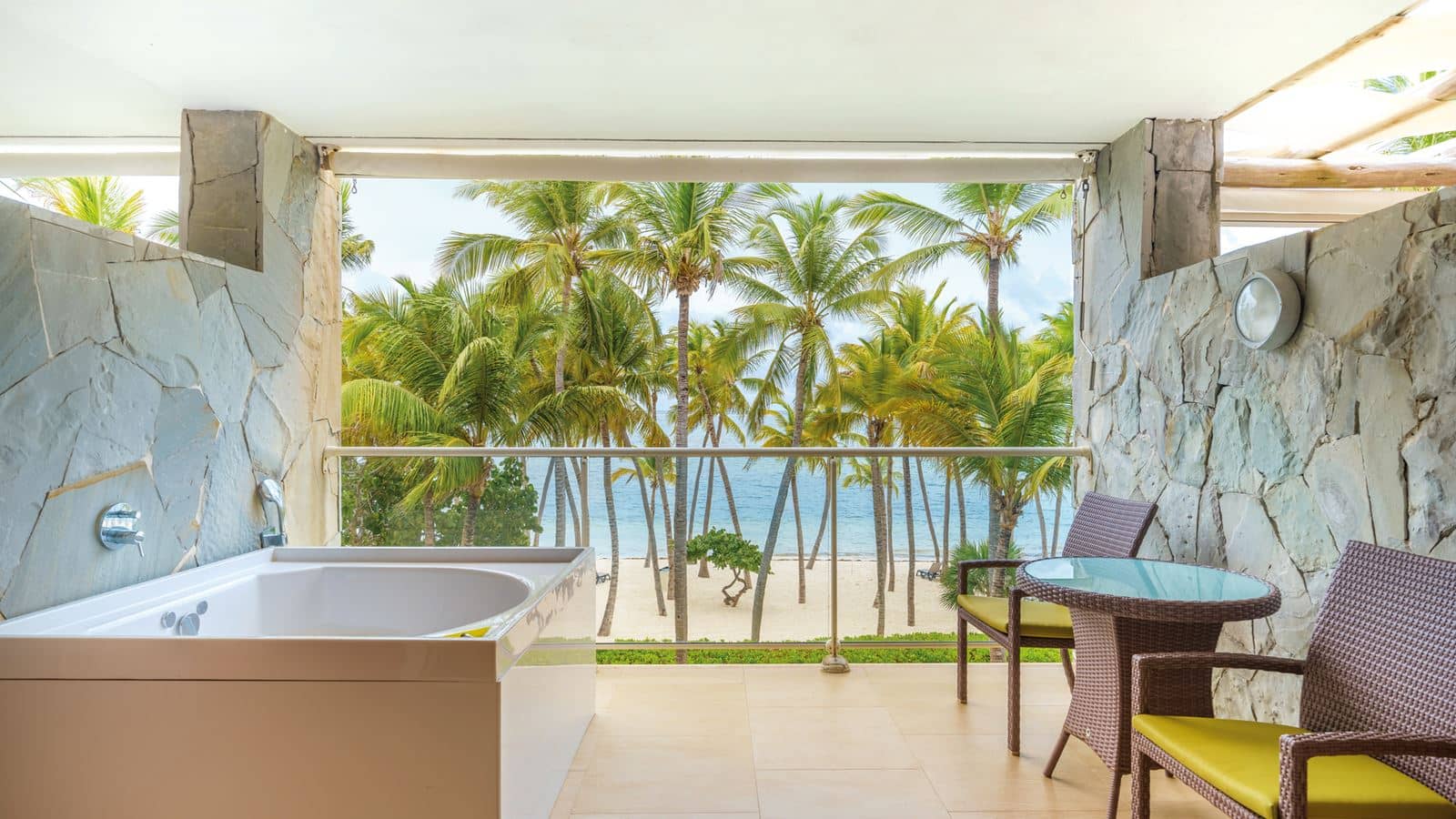 rooms-junior-suite-ocean-front-premium-level-single-use