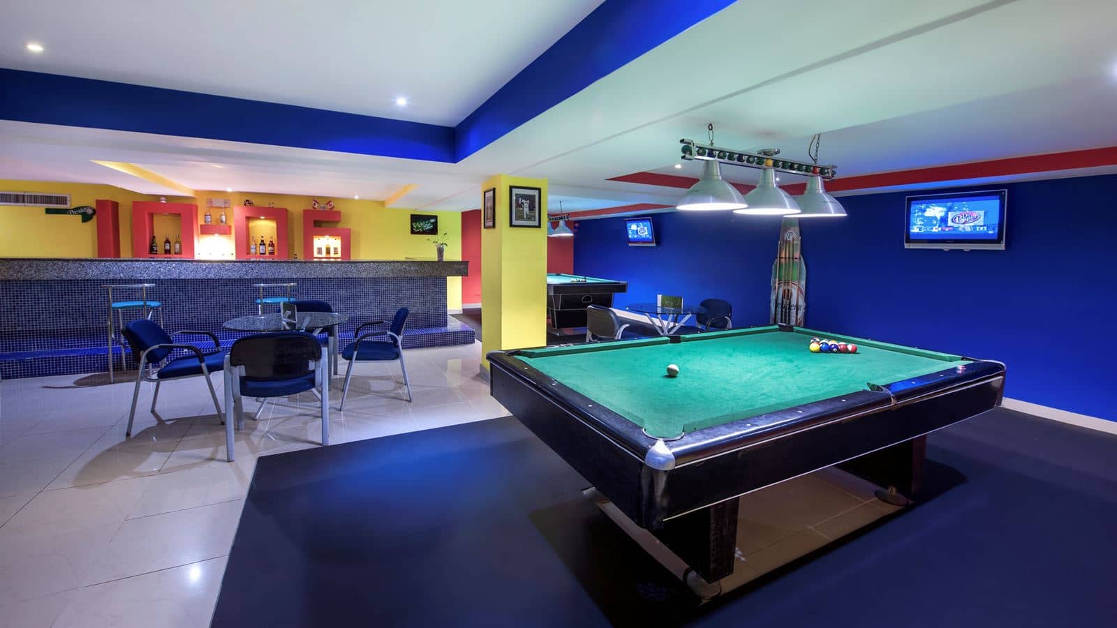 bars-sport-bar--strikers