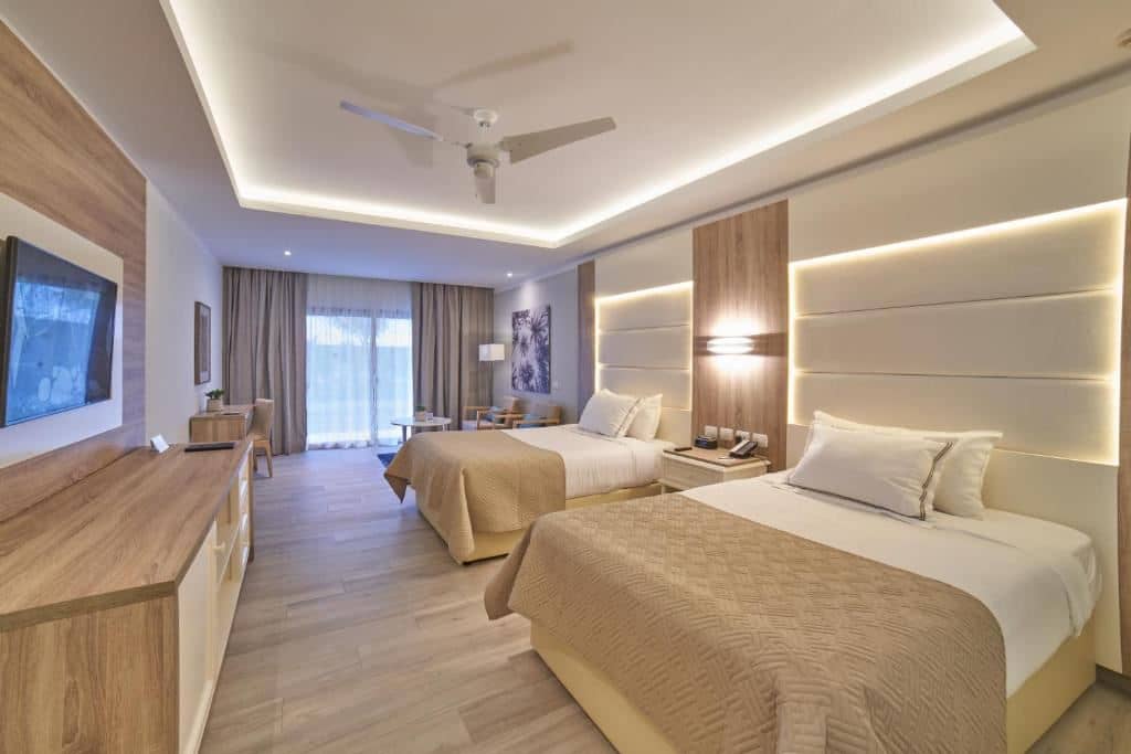 rooms-1-king2-double-bed-deluxe-junior-suite