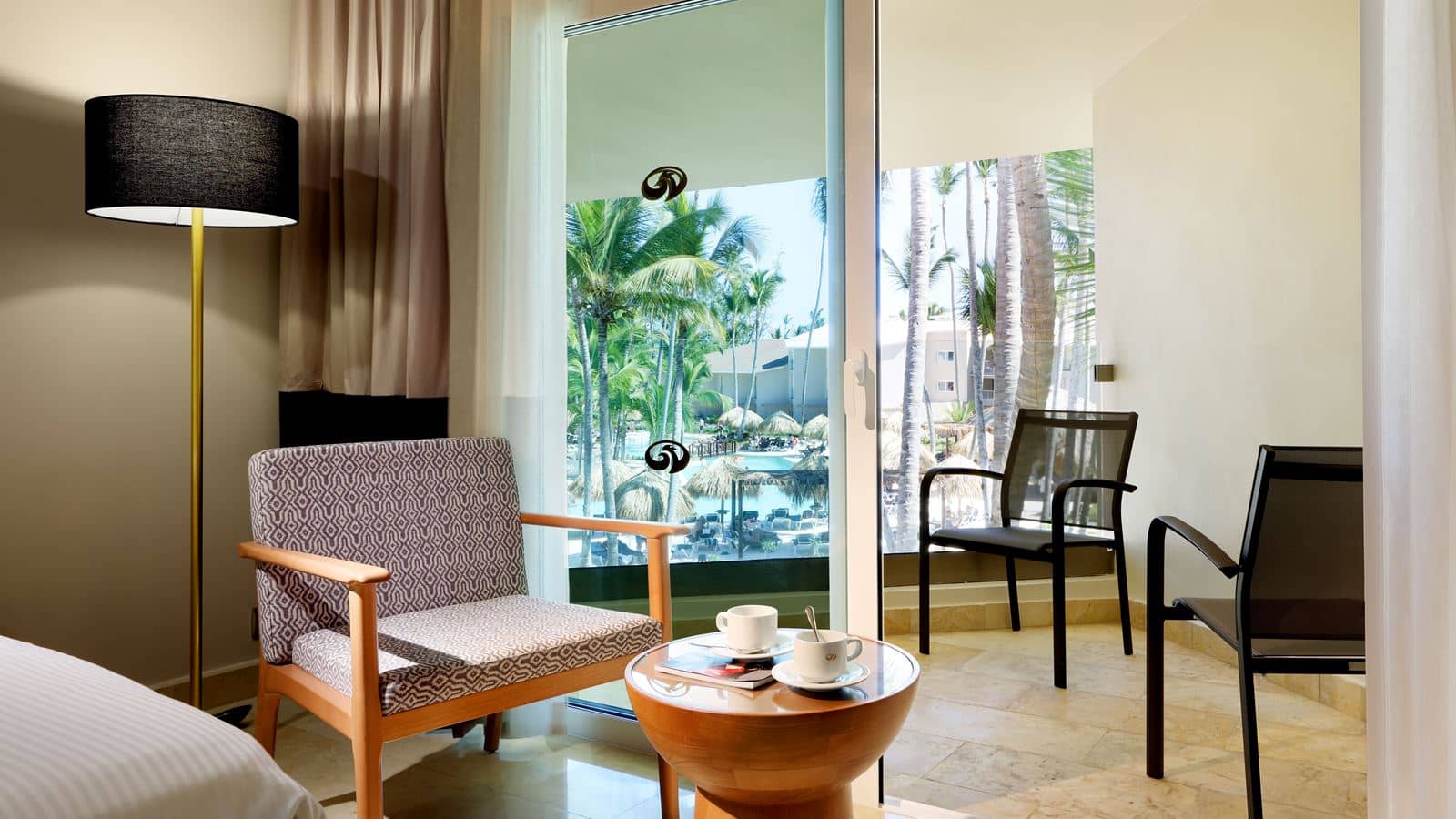 rooms-deluxe-poolside