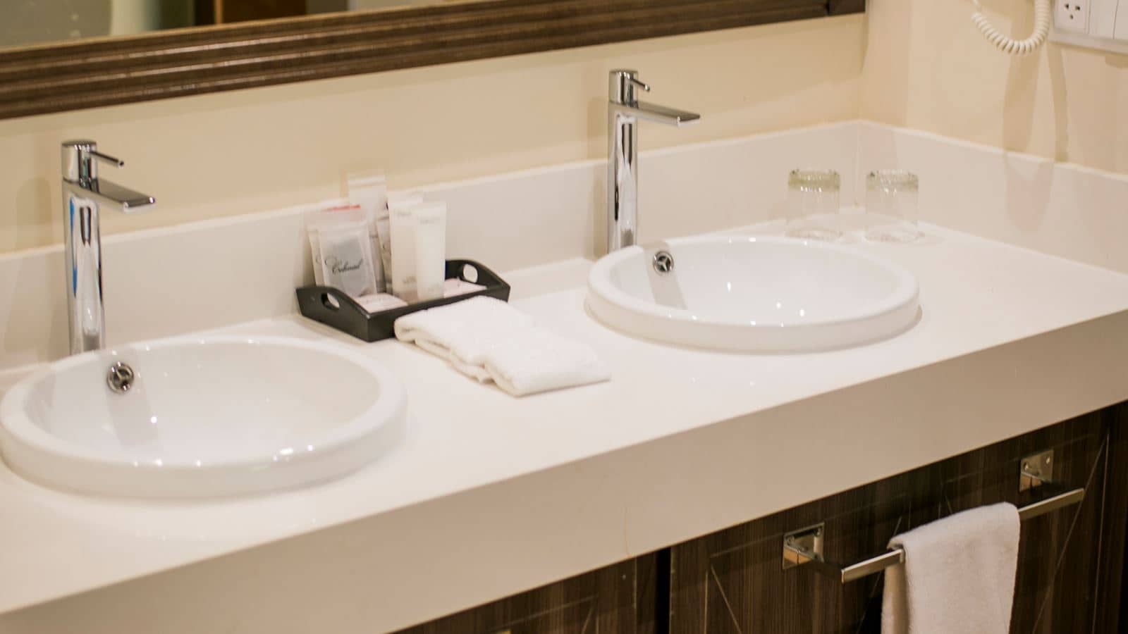 rooms-colonial-club-junior-suite-with-jacuzzi