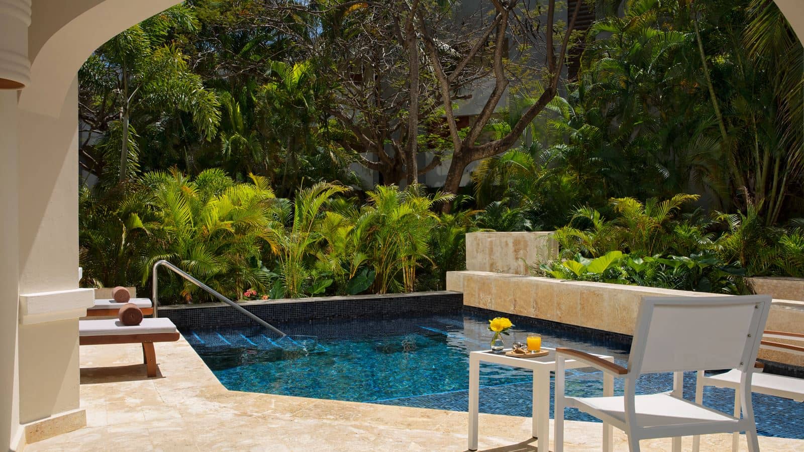 rooms-junior-suite-swim-up