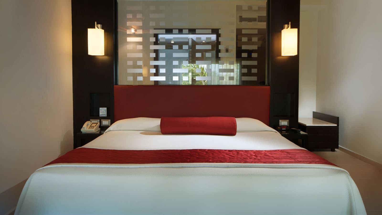 rooms-deluxe-suite