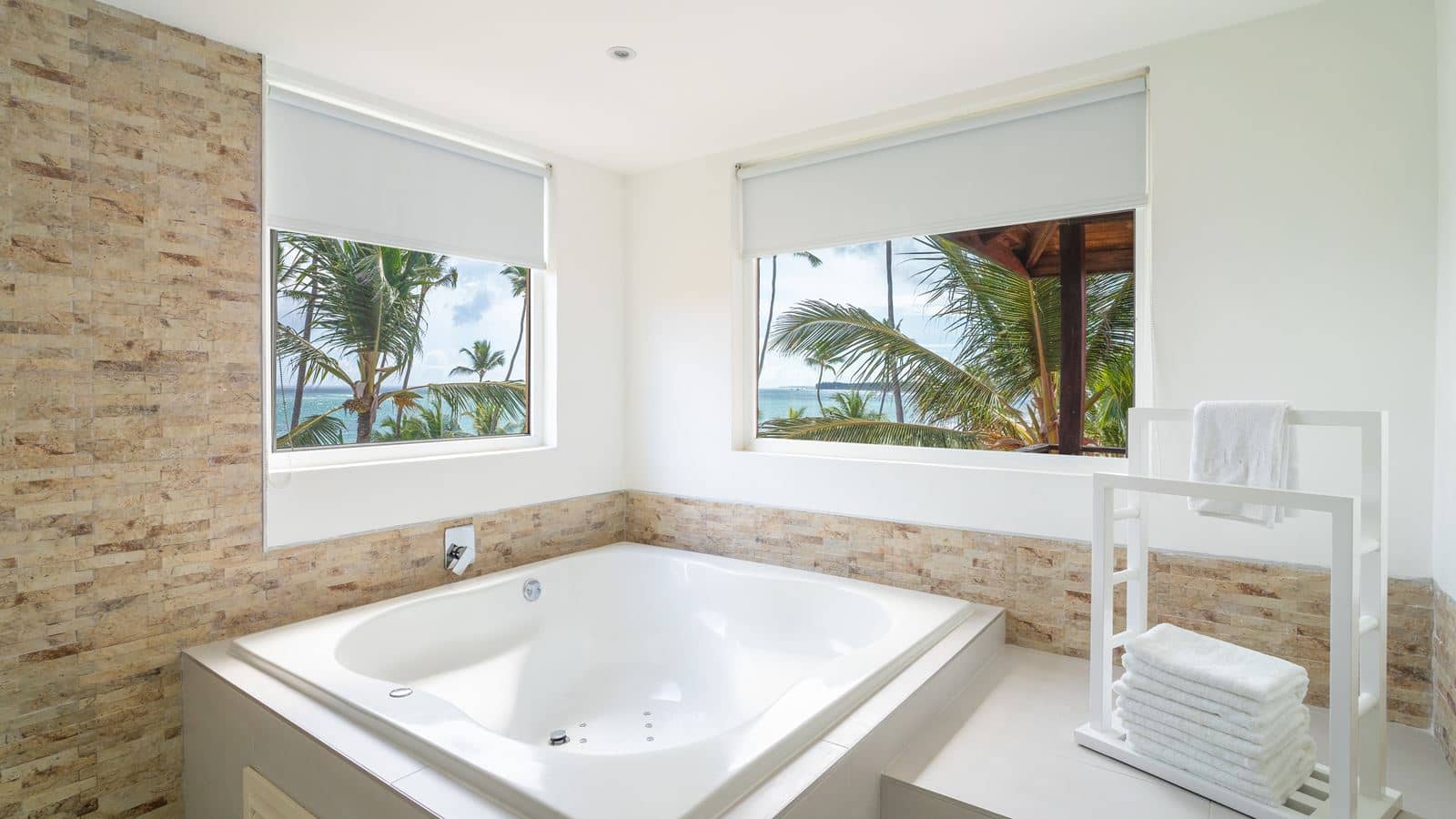 rooms-honeymoon-suite