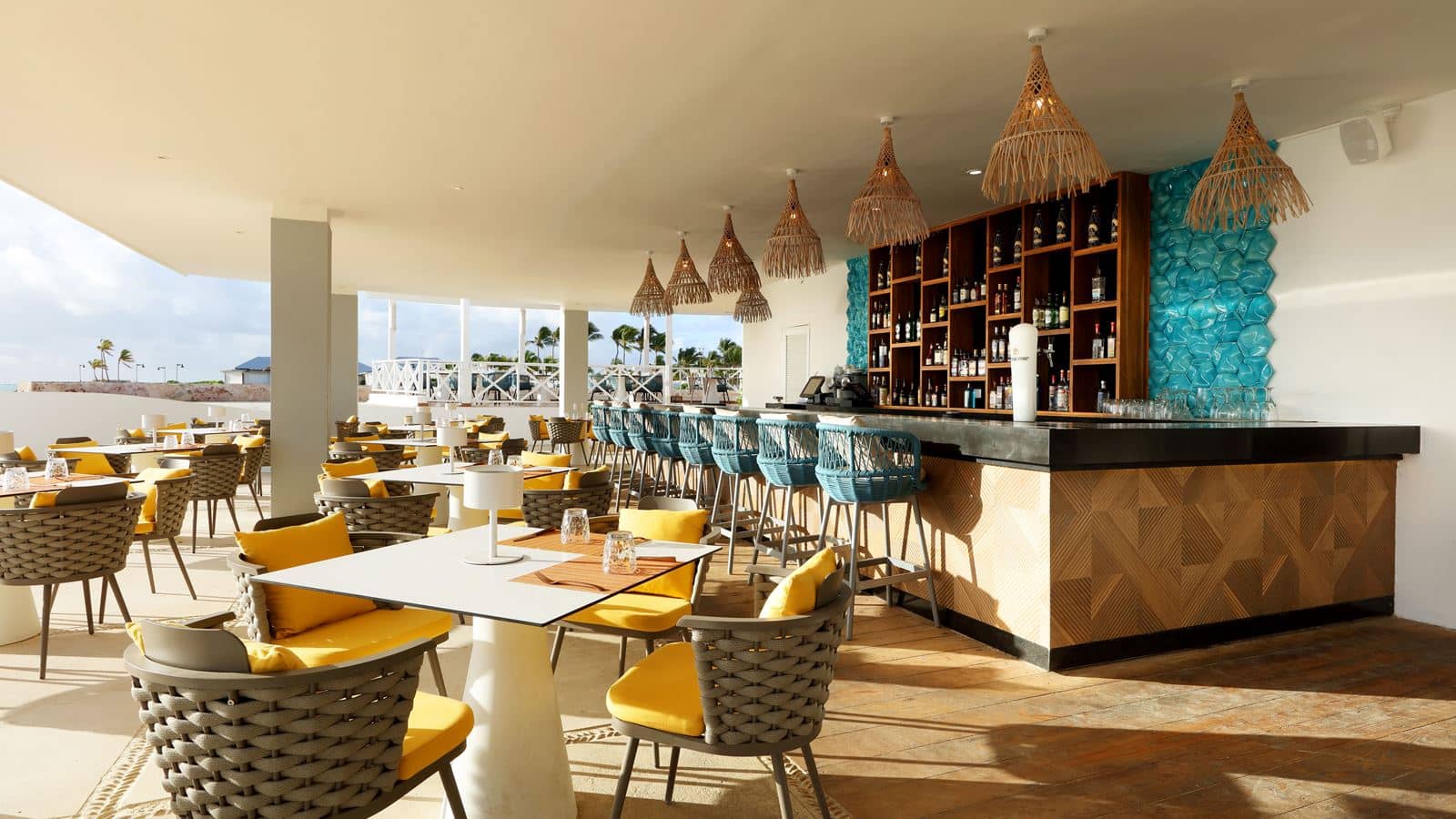 restaurants-helios-beach-club