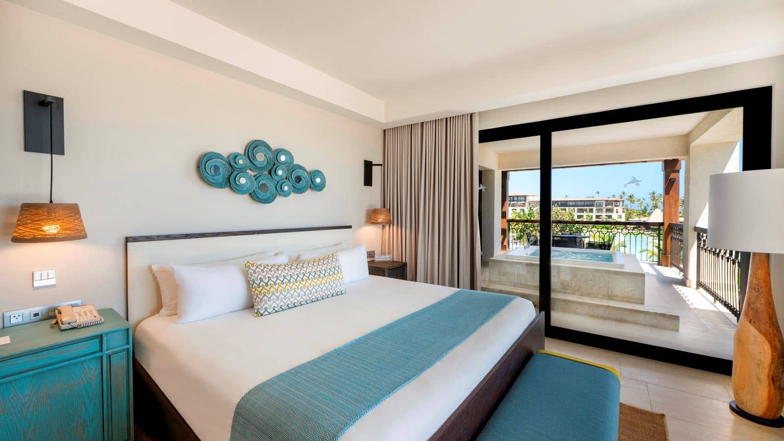 rooms-unique-corner-one-bedroom-suite-ocean-view