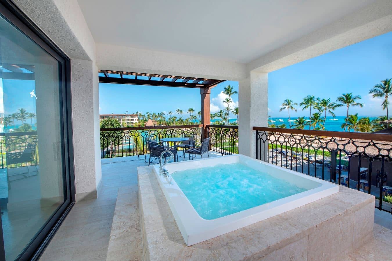 rooms-unique-corner-one-bedroom-suite-ocean-view
