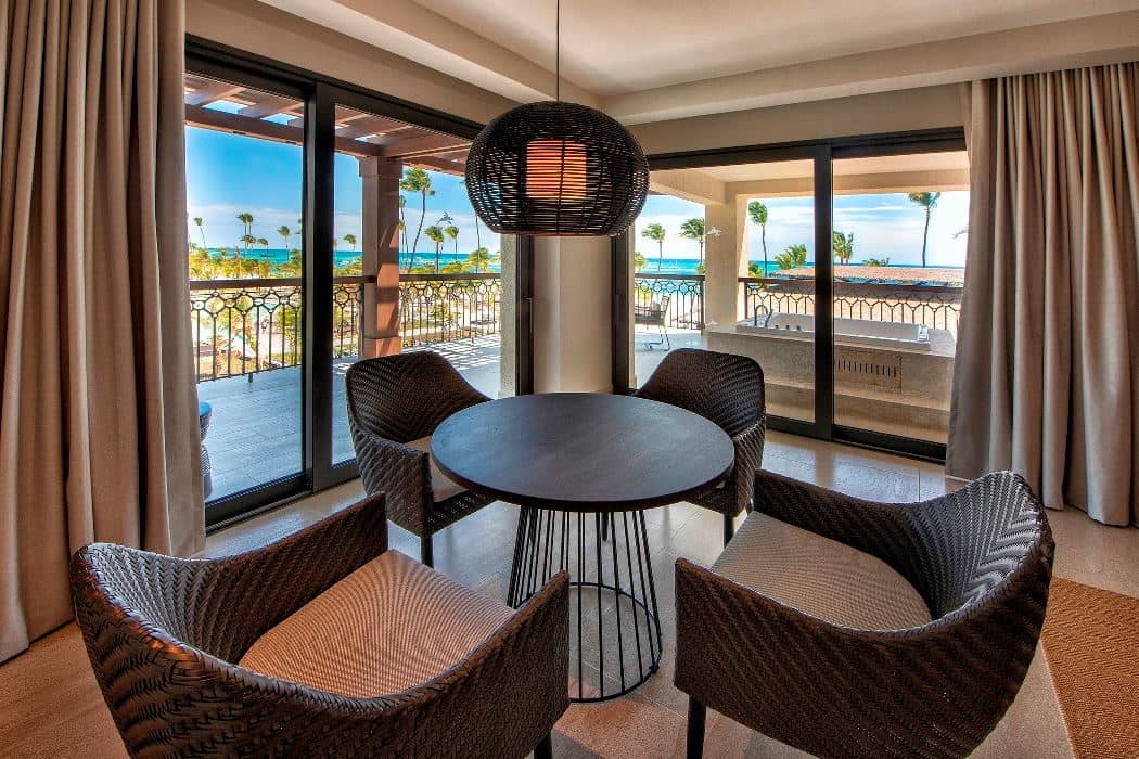 rooms-unique-corner-one-bedroom-suite-ocean-view
