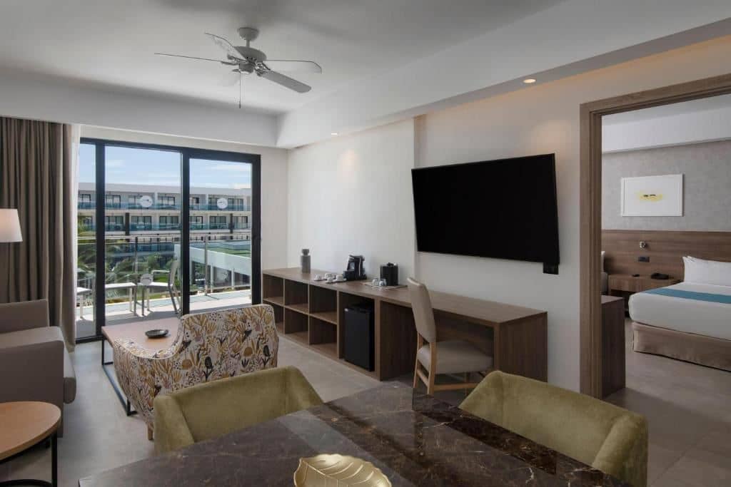 rooms-luxury-master-suite