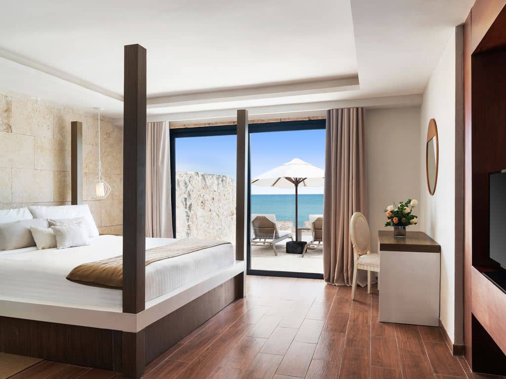 rooms-castle-honeymoon-suite-private-pool