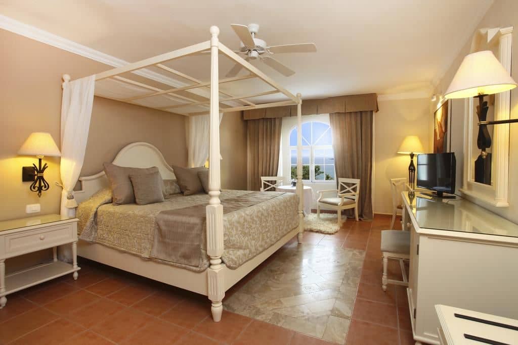 rooms-superior-room