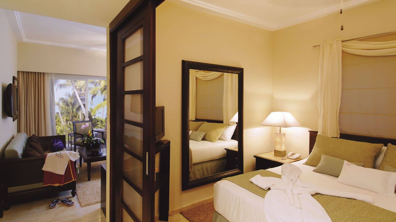 rooms-one-bedroom-suite-family-concierge