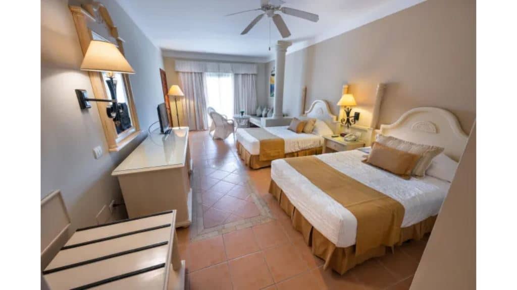 rooms-2-double-beds-junior-suite
