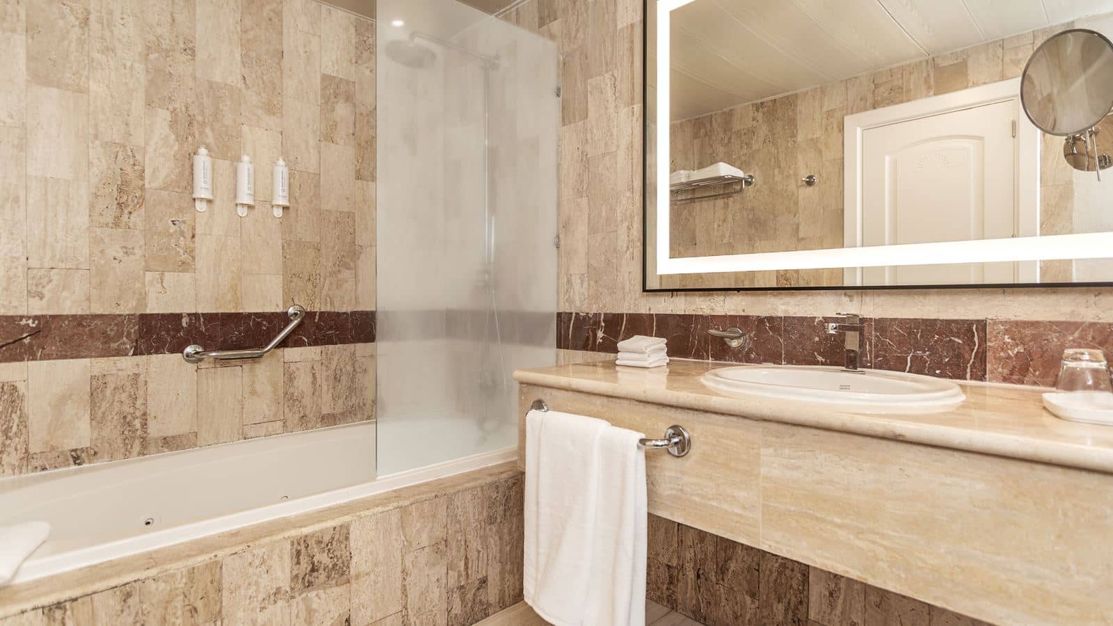 rooms-2-double-beds-deluxe-junior-suite