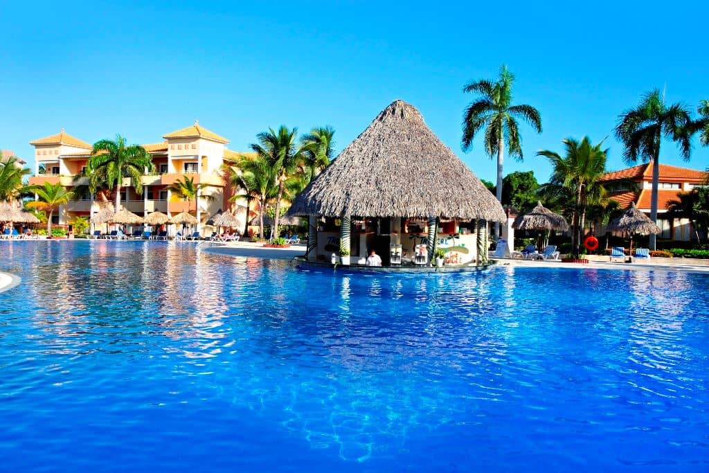 bars-tropical-pool-bar