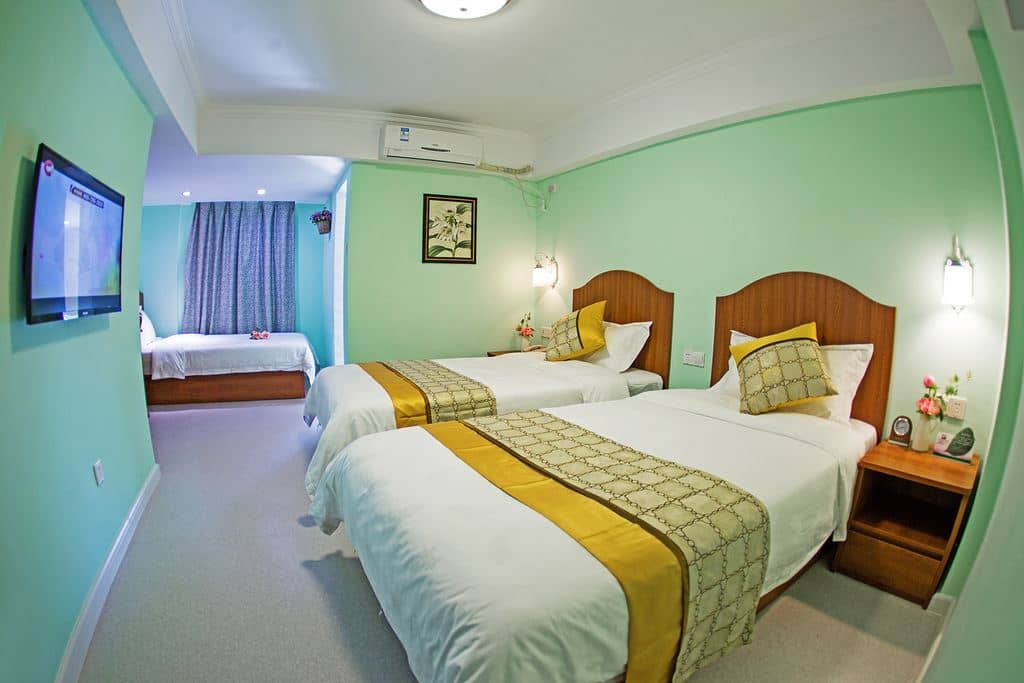 rooms-standard-room-with-3-beds