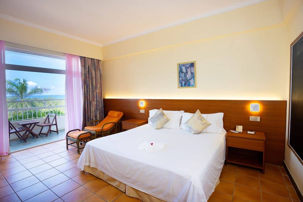 rooms-elegant-sea-view-room