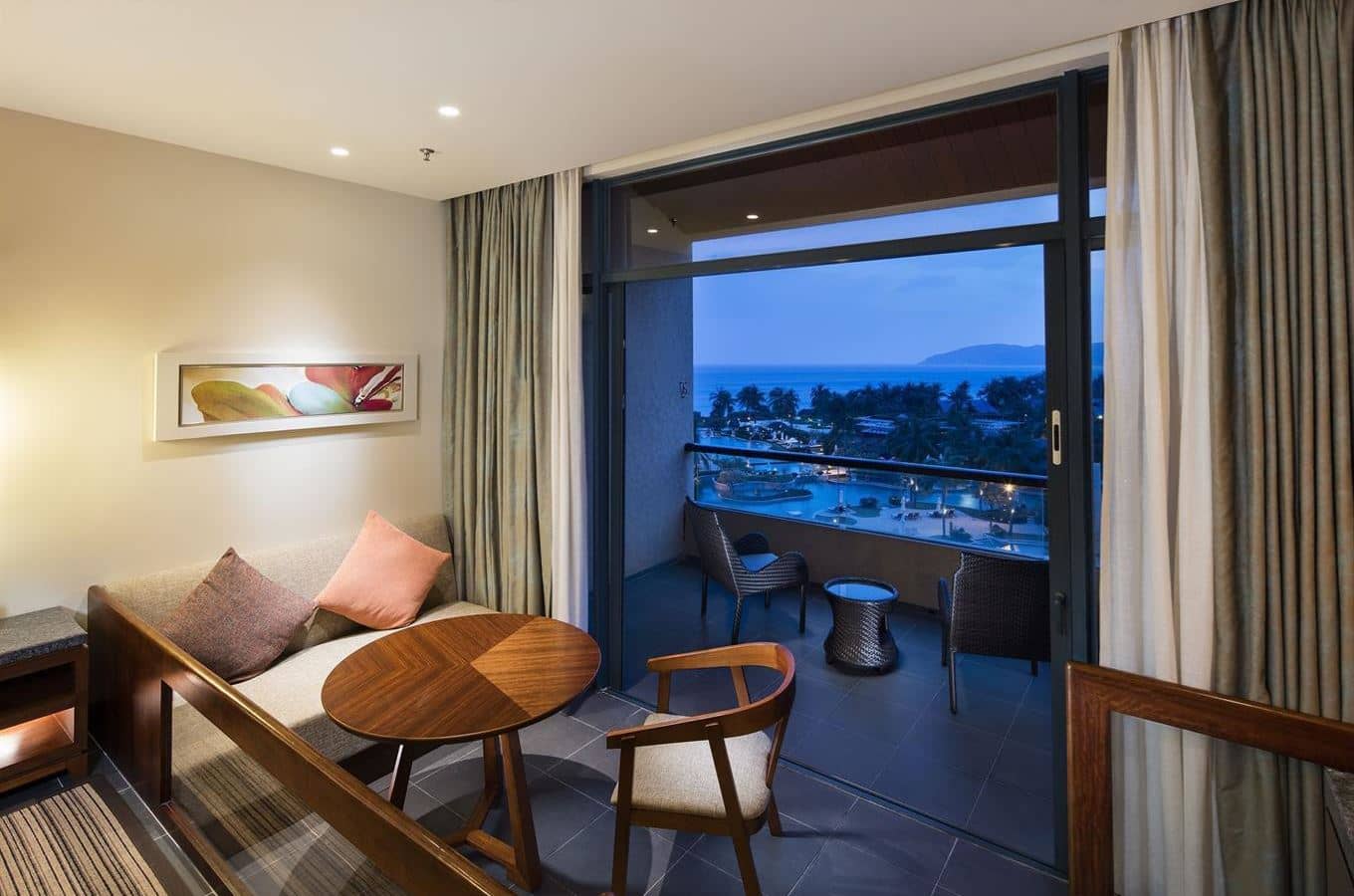 rooms-deluxe-ocean-view-room